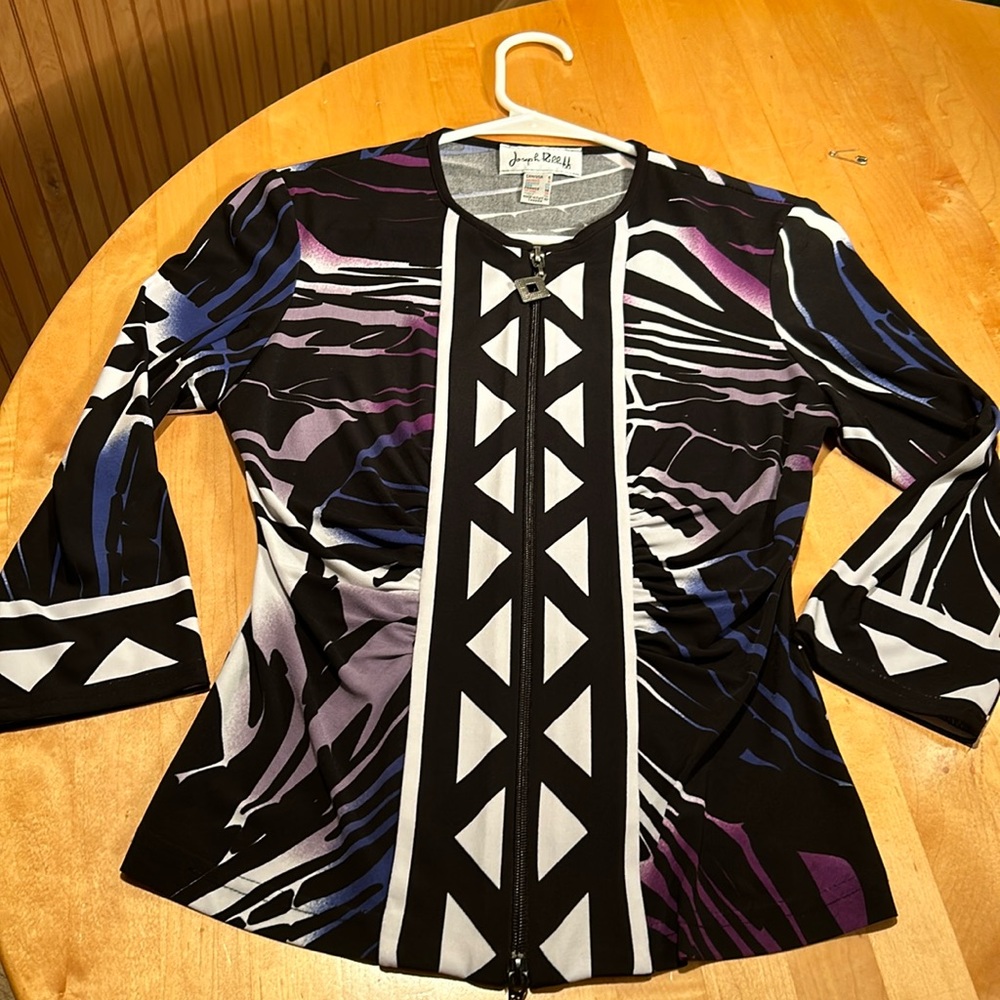 Joseph Ribkoff, black symmetrical print top, size 6